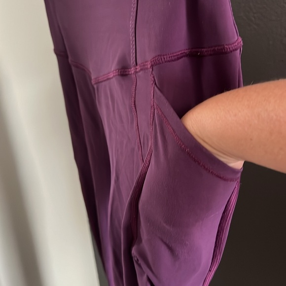 LuLuLemon, burgundy leggings, size 4 - Picture 3 of 6